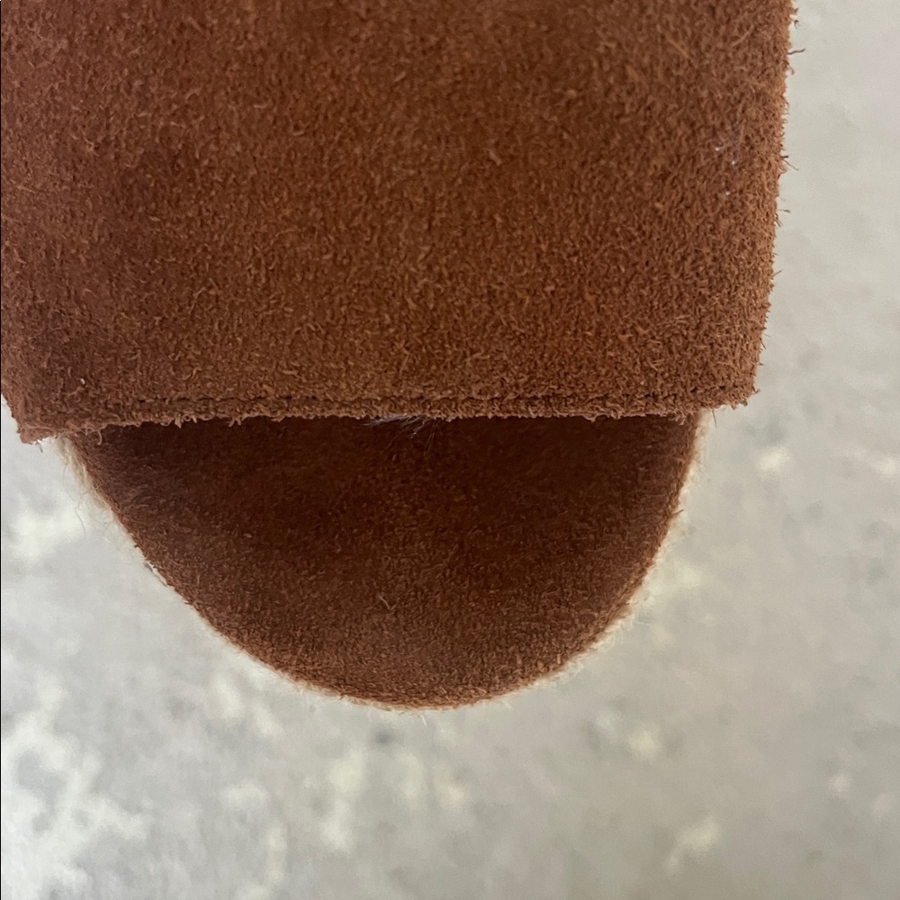 Worn once Marc Fisher brown and Cream sandals - Picture 7 of 16